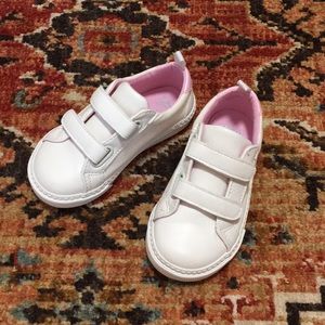 Gap kids white tennis shoes/  brand new condition